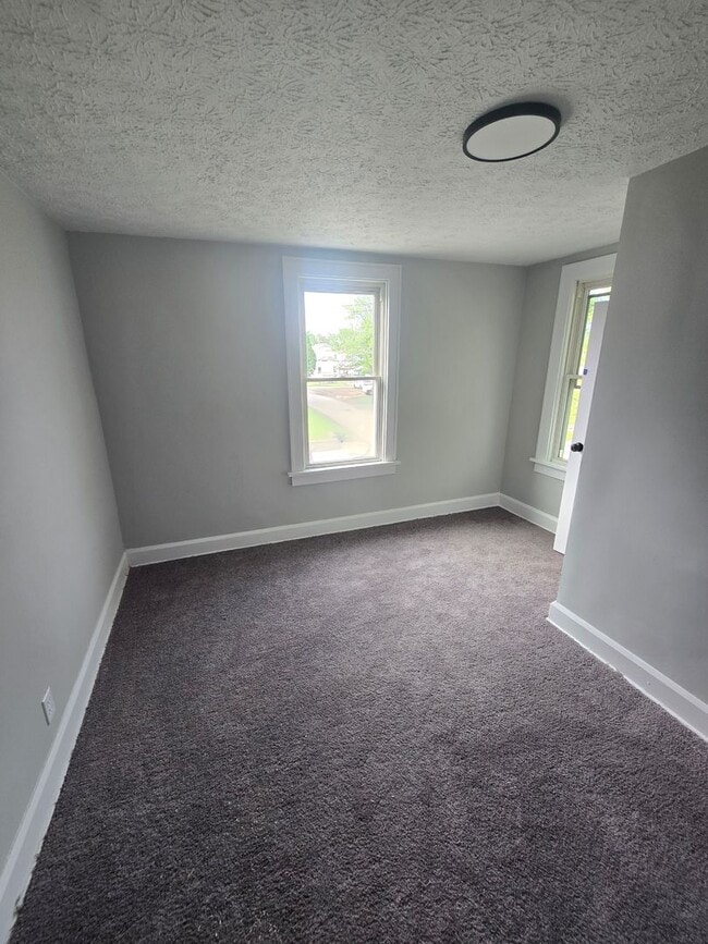 Building Photo - 3 BEDROOM SINGLE FAMILY HOME