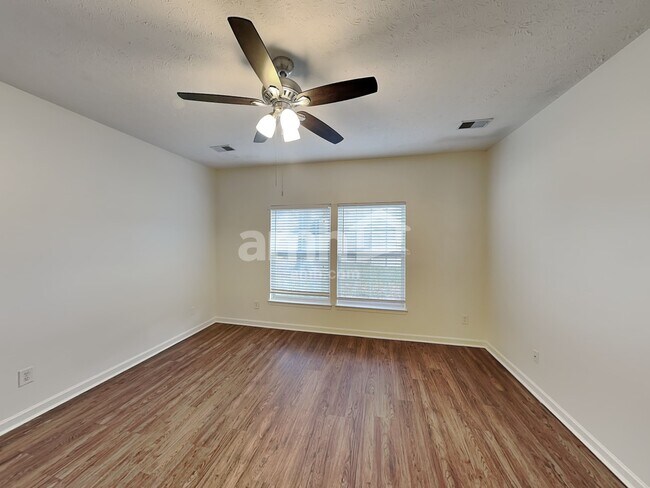 Building Photo - 432 Creekside Ln