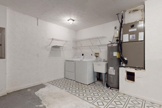 Building Photo - 967 SE Browning Ave