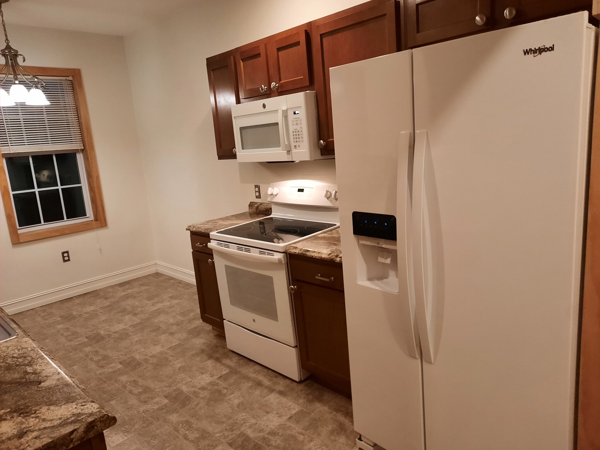 Building Photo - 247 Main St