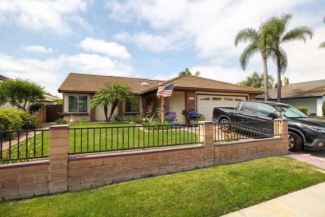 Building Photo - Cozy 3-Bedroom Home Just Walking Distance ...