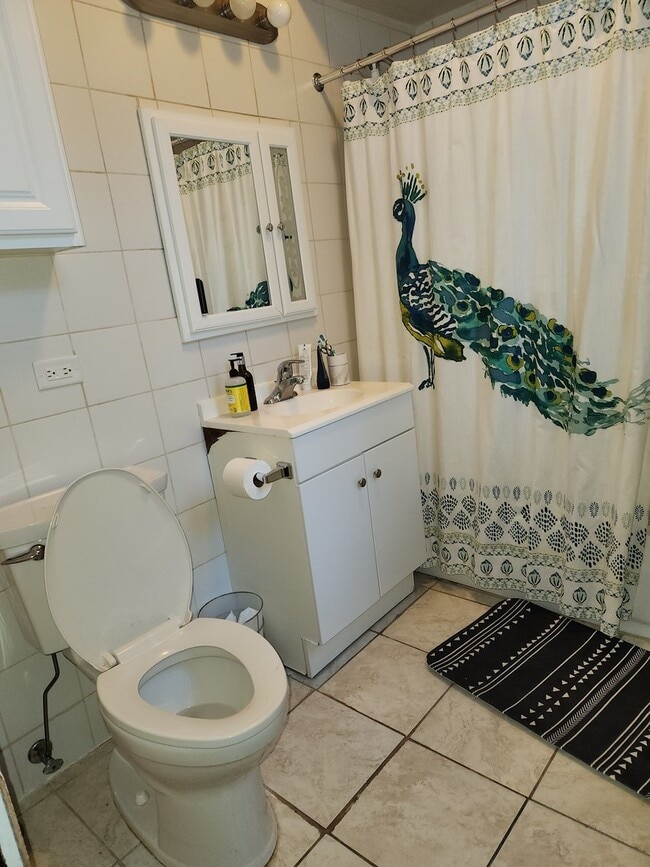 Building Photo - 2152 W Iowa St