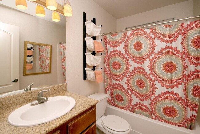 Building Photo - Open House Sunday December 7th 1-2pm  Beautiful Santa Cruz  Townhome in Prime Westside Location.