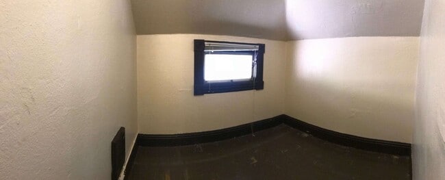 Building Photo - 910 N Garden St