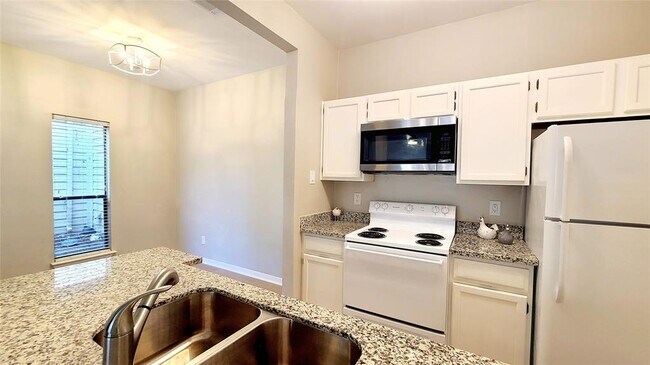Building Photo - 3500 Tangle Brush Dr