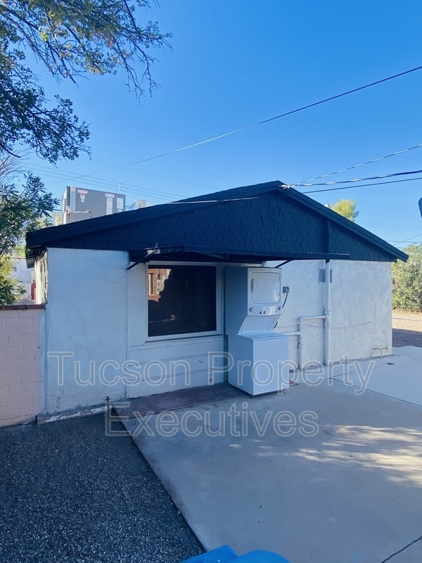 Building Photo - 2126 E Silver St