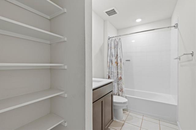 Building Photo - 704 Range Dr