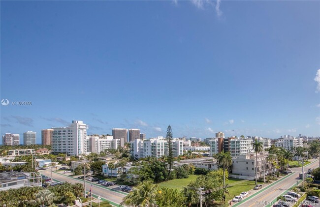 Building Photo - 10350 W Bay Harbor Dr