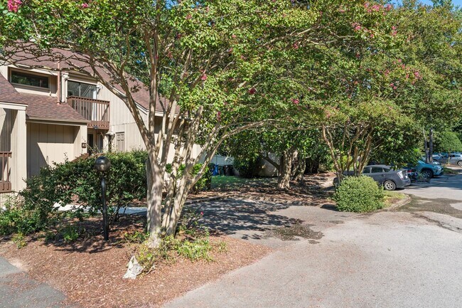 Building Photo - 4100 Five Oaks Dr