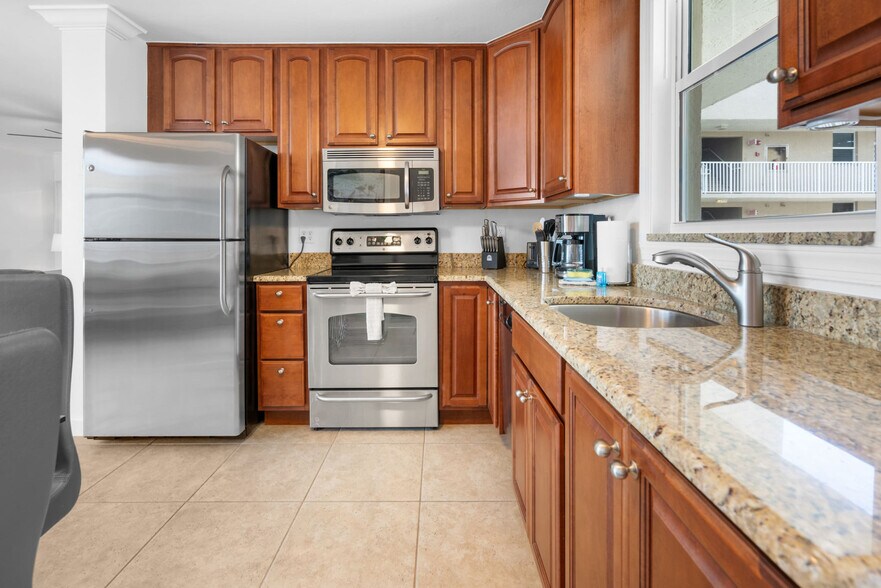 Building Photo - 5900 Bonita Beach Rd SW