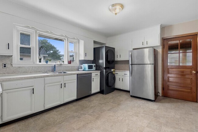 Building Photo - 152-154 Palmer Street Unit 2