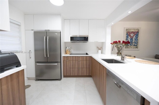 Primary Photo - 10875 SW 112nd Ave