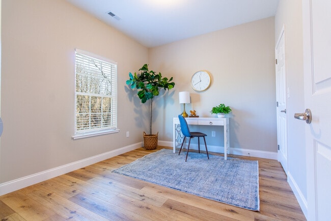 Building Photo - 62 Scout Br