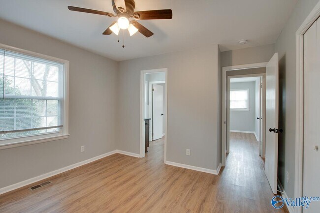 Building Photo - 9802 Dolphin Dr