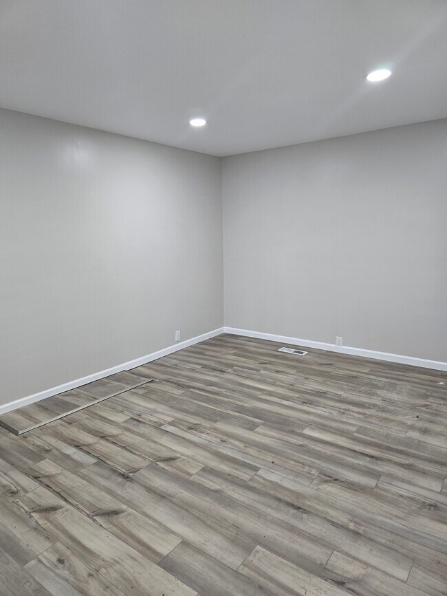 Building Photo - 207 Hidell Rd