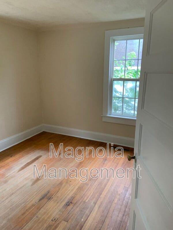 Building Photo - 1313 S Chestnut St