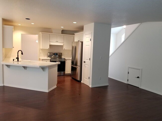 Building Photo - 23984 SW Shady Grove Dr