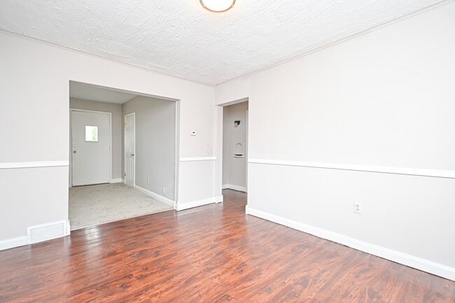 Building Photo - 4893 N Overlook Ave