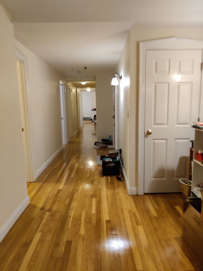 Building Photo - No Brokers Fee, heat, Hot Water Included, Garden Level Recently Renovated Unit, Laundry on a Site