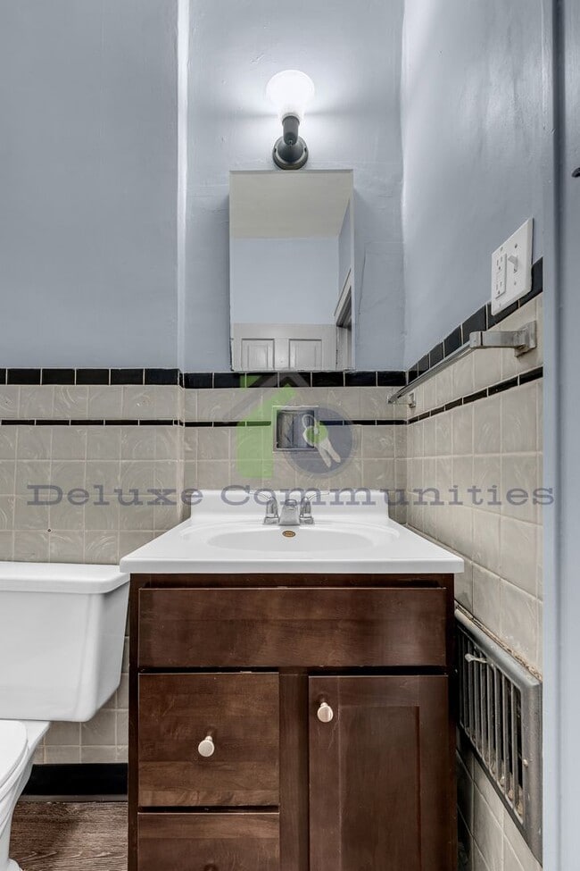 Building Photo - WEST SIDE! 2 Bedroom Single Family Home! JUST LISTED!