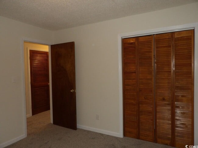 Building Photo - 1095 Plantation Dr