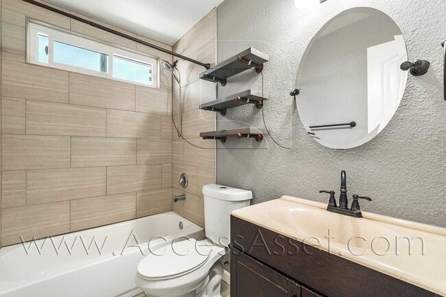 Building Photo - Charming Oceanside Retreat Near Camp Pendleton