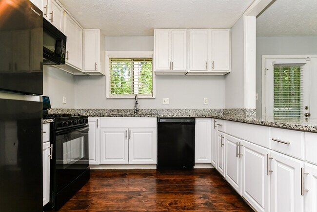 Building Photo - Fantastic 4bd/2ba home! Let yourself in!