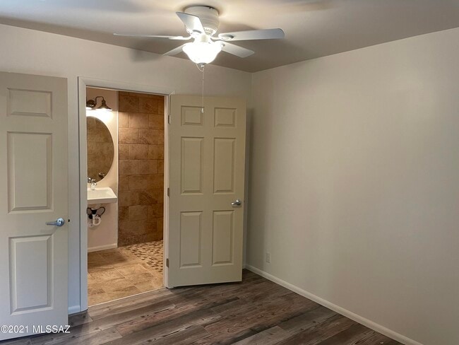 Building Photo - 2545 E Spring St