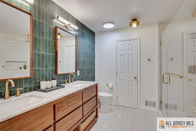 Building Photo - 403 Somerset Ct
