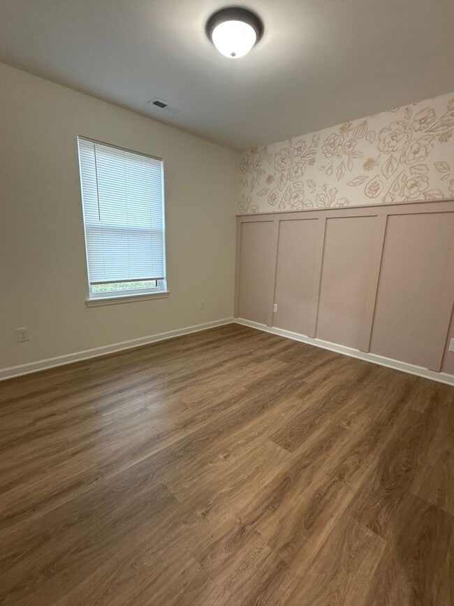 Building Photo - Beautiful ranch home