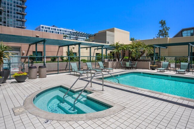 Building Photo - Spectacular Marina District 3-Bedroom Pent...