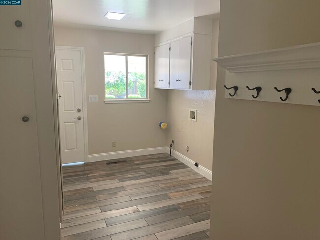 Building Photo - 1608 Claycord Ave