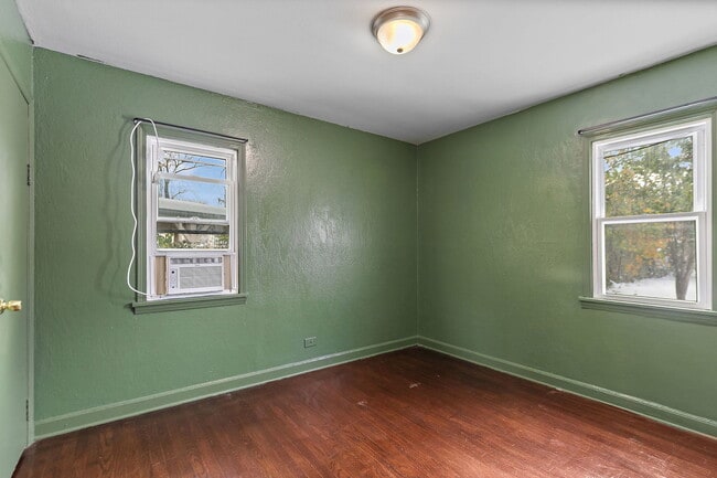 Building Photo - 1105 Woodlawn Cir