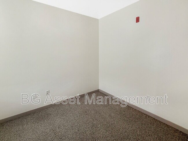 Building Photo - 1459 MacArthur Blvd