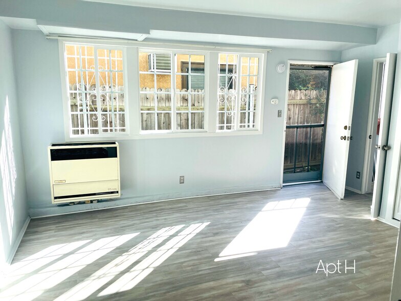 Building Photo - 2024 Argyle Ave