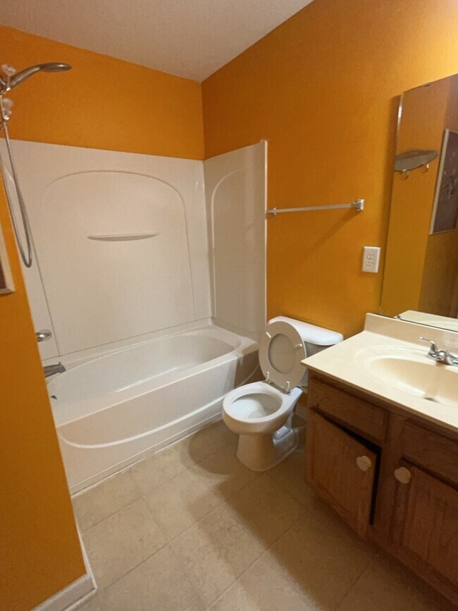 Building Photo - SPECIAL!!!!!$500 OFF SECOND MONTHS RENT!!!!!! Spacious 4-Bedroom Home with Expansive Loft & Moder...