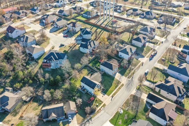 Building Photo - Single-Family Home in Black Oak Estates, Branson