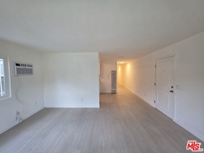 Building Photo - 912 N Ridgewood Pl