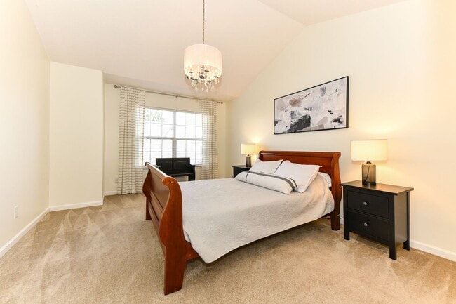 Building Photo - Updated 3 Bedroom Townhome in McAlister's Place