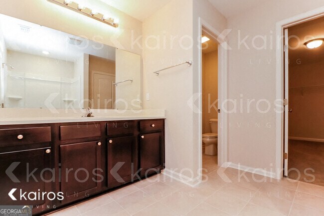 Building Photo - 22 Red Oak Dr.