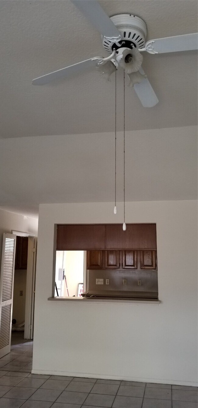 Building Photo - 10822 Lynbrook Dr