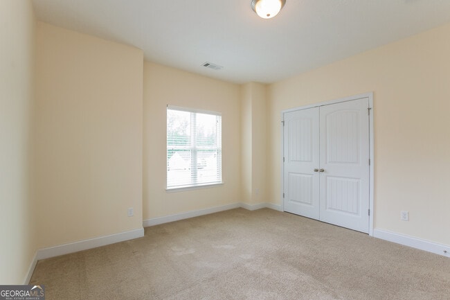 Building Photo - 121 Spring View Branch