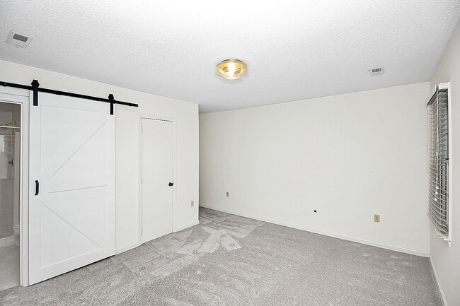 Building Photo - Exquisite South Charlotte Ranch, Move-In R...