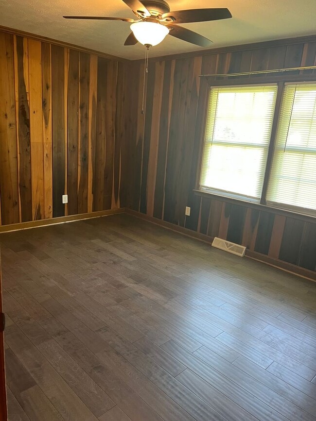 Building Photo - AVAILABLE NOW – Peaceful 3 Bedroom Home on...