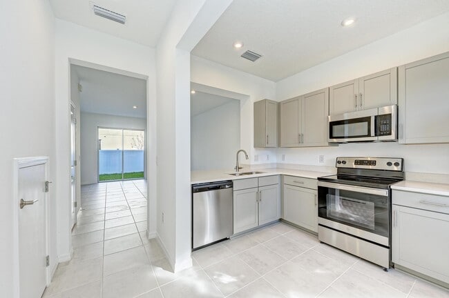 Building Photo - 6354 Fairmont Ln