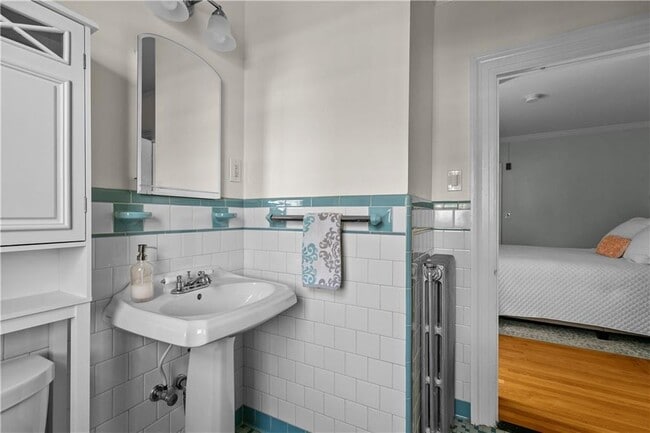 Building Photo - 36 Kay St