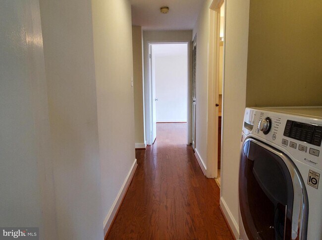 Building Photo - 6050 California Cir