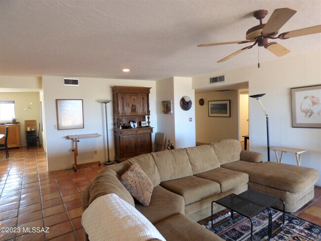 Building Photo - 5300 N Montezuma Trail