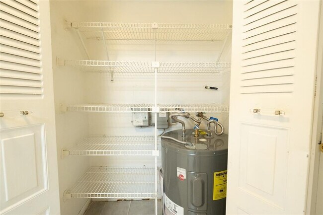 Building Photo - 9233 SW 8th St