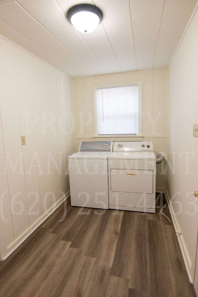 Building Photo - 2 Bedroom 1 Bath